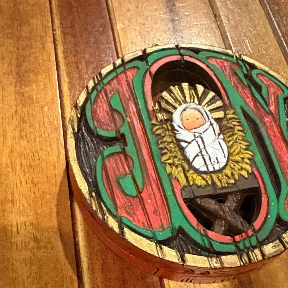 Vtg 1975 Hallmark Nostalgia Collection Joy Jesus in Manger Wood Like Ornament